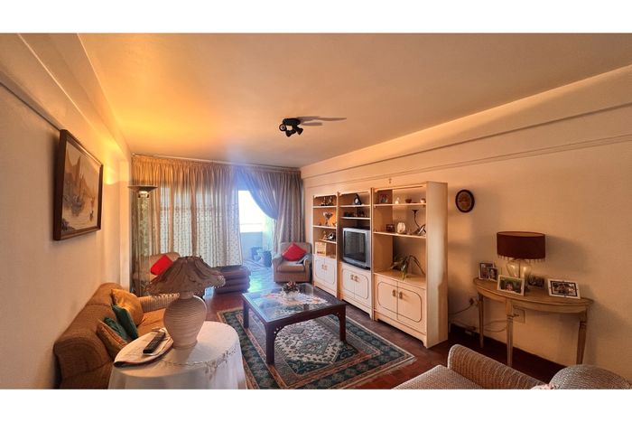 For Sale: Spacious 2-bedroom apartment in Durban Central with harbor views and lift access.