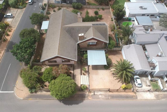 Moorreesburg Central House For Sale: Solar, spacious living, entertainment areas, and fruit garden.