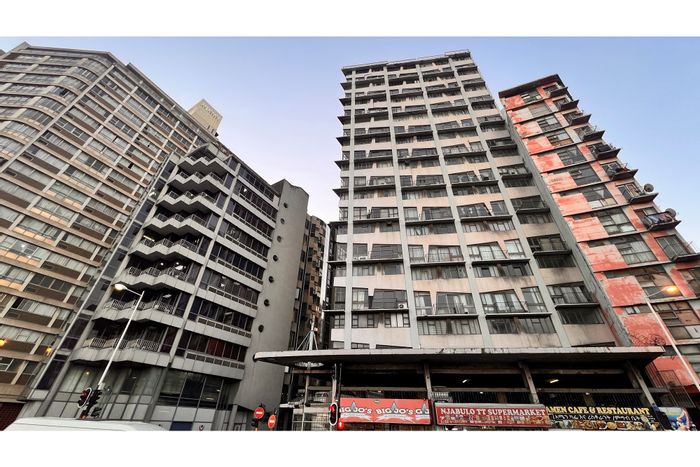 1-Bedroom Apartment For Sale in Durban Central with Lift Access and Convenient Amenities.