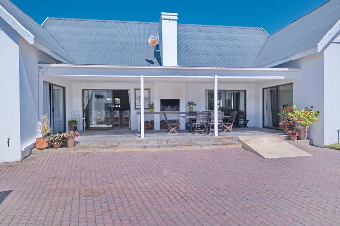 For Sale: House in St Francis Links, 4 beds, golf estate amenities, secure living.