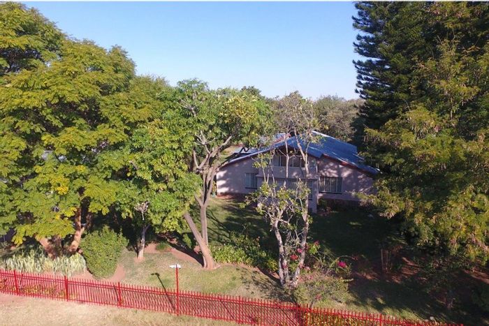 For Sale: 21.4 ha farm in Modimolle Rural with main house, rondavel, and chalet.
