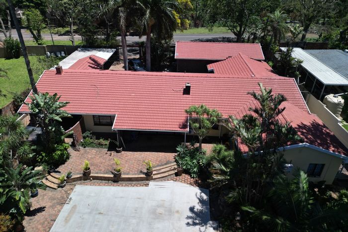 For Sale: Spacious 5-bedroom house in Atholl Heights with pool and outdoor amenities.