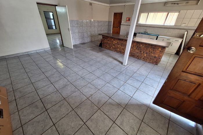 Dalview Apartment To Rent: 1 Bedroom, gas geyser, stove, convenient living.