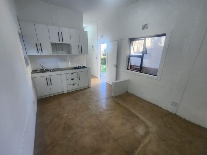 1 Bedroom Cottage To Rent in Lyndhurst with parking, close to schools and transport.