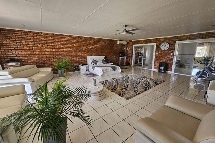 Oranjeville Central House For Sale: Private peninsula, multiple residences, ample garage space.