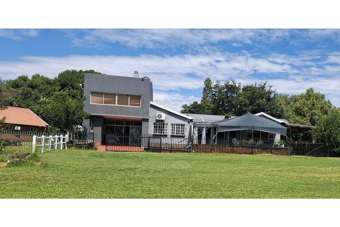 Deneysville Central House For Sale: Waterfront access, guesthouse potential, 9 bedrooms, pool.