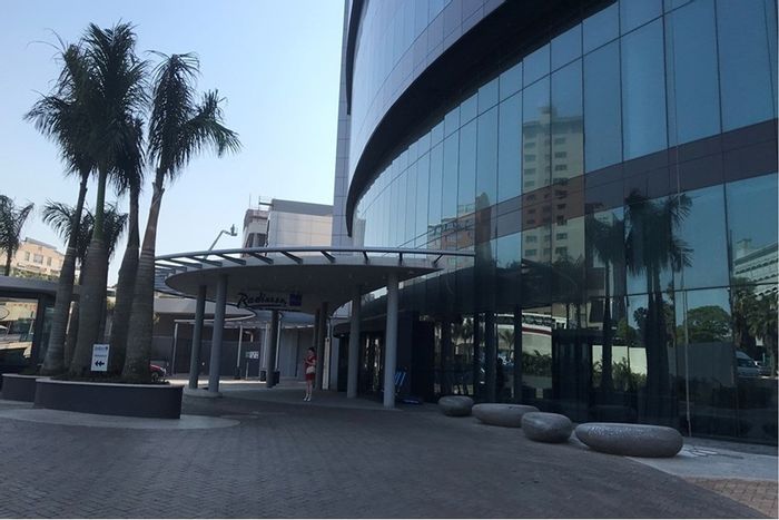 For Sale: Apartment in Umhlanga Central with pool, balcony, and ocean views.