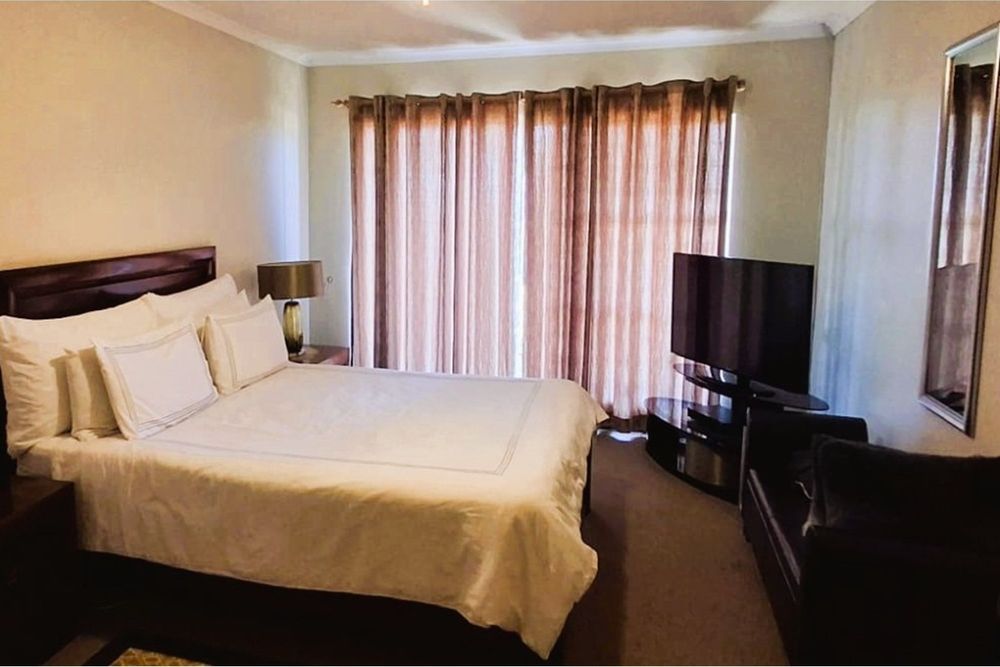 Main bedroom en-suite