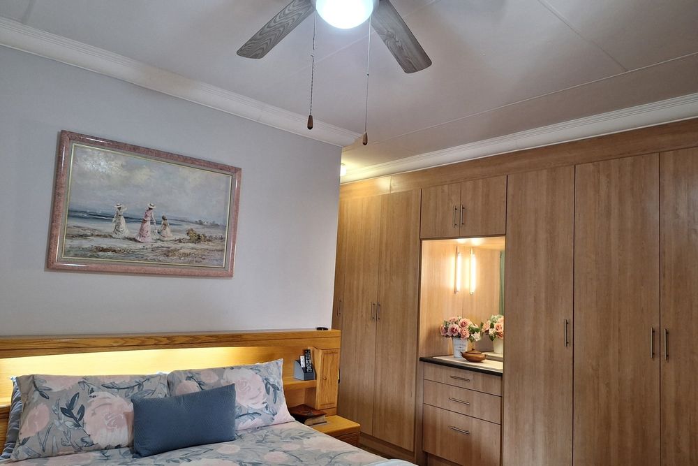 Main Bedroom Buildt-in Cupboards