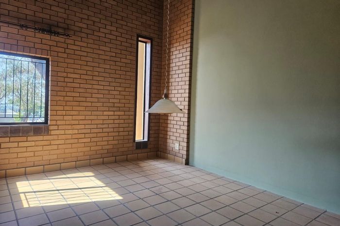 Cottage To Rent in Amandasig: 1 bedroom, communal kitchen, laundry, 24/7 security.