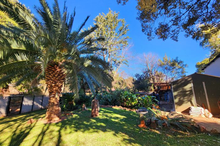 For Sale: Valhalla House with pool, borehole, garage, and flat conversion potential.