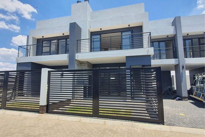For Sale: Apartment in Secunda Central with 3 beds, double garage, and security.