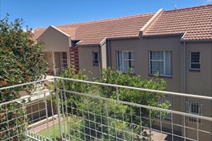 For Sale: Townhouse in Bedford Gardens with pool, clubhouse, and 24-hour security.