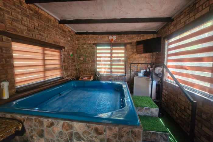 Leeupoort House For Sale: 3 beds, jacuzzi, braai area, garage, serene views.