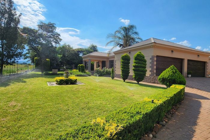 7-Bedroom House in Bela Bela Central For Sale - Ideal for B&B, with pool.