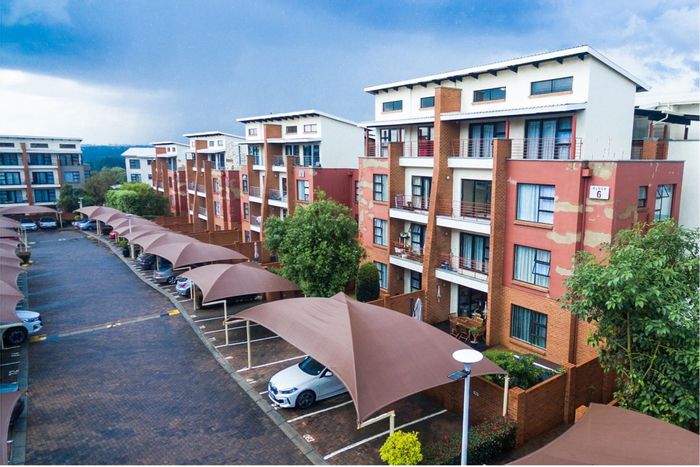 For Sale: Apartment in Greenstone Hill with pool, gym, and secure parking.