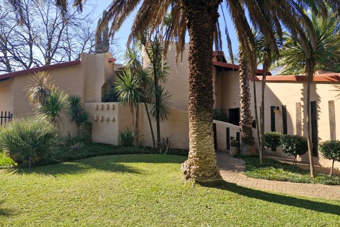 Irene Park House For Sale: 4 beds, pool, garage, garden, near schools.