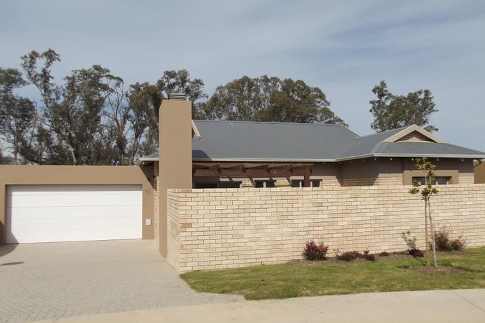 For Sale: House in Mooikloof Country Estate with 3 beds, double garage, and braai area.