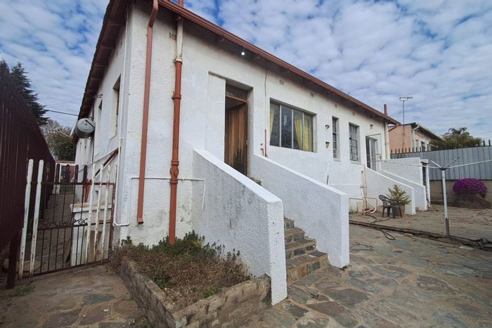 6-bedroom house for sale in Bezuidenhout Valley with rental potential and spacious layout.