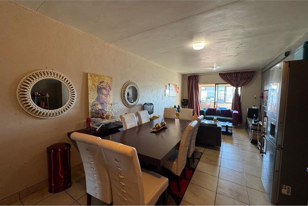 LOUNGE & DINING ROOM