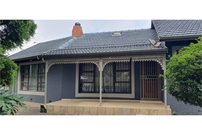 For Sale: Birchleigh House with 3 Bedrooms, Garden, Garage, and Solar Panels.