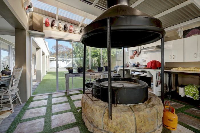 Springfield House For Sale: 5 bedrooms, multiple flatlets, ideal for student housing.