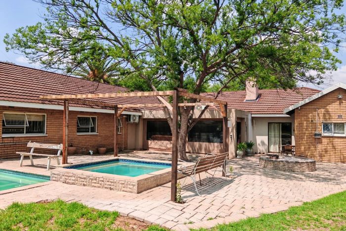 For Sale: House in Oranjeville Central, featuring 5 bedrooms, pool, and spacious garden.