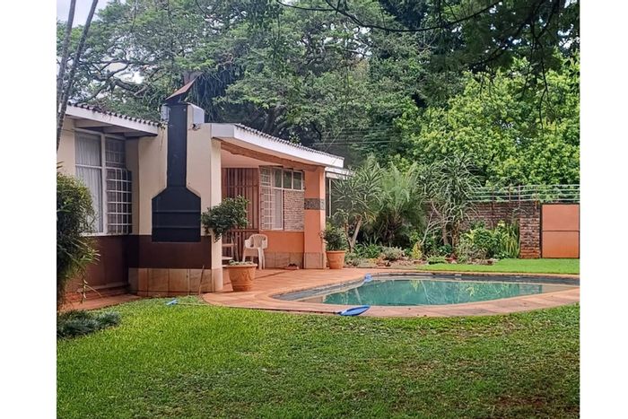 For Sale: House in Louis Trichardt Central with pool, garage, and garden.