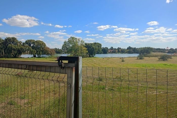 For Sale: 5 Bedroom House in Dalpark with Lapa, Garages, and Scenic Views.