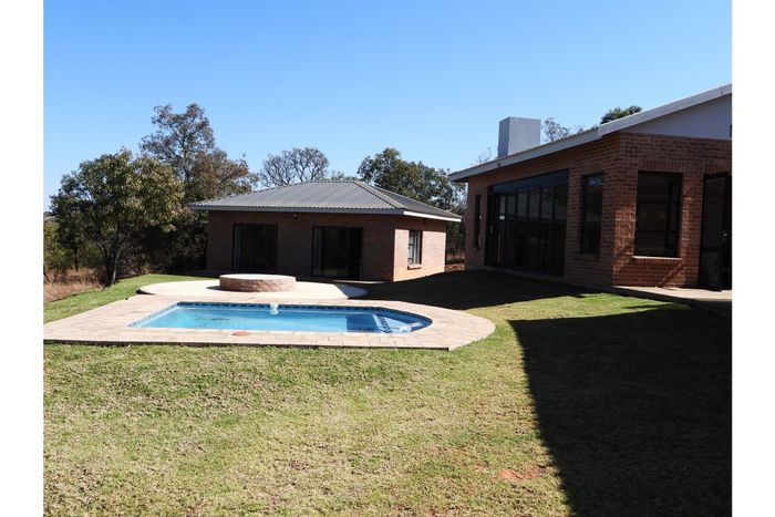 For Sale: Lodge at Elements Private Golf Reserve with pool, boma, and en-suites.