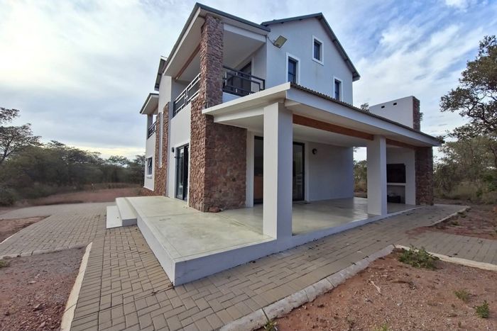 Intaba-Indle Wilderness Estate House For Sale: 3 beds, scenic views, outdoor living.