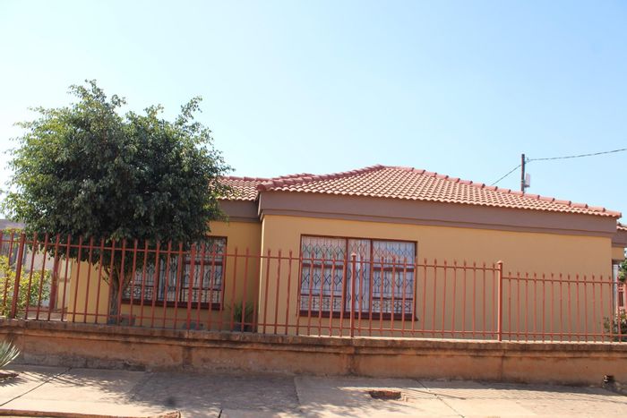 For Sale: House in Soshanguve South with 2 beds, double carport, and garden.