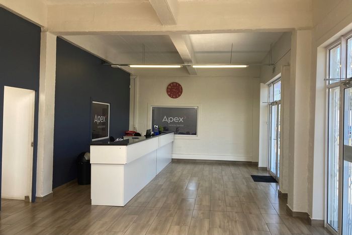 Dal Josafat Office To Rent: 280m², reception, boardroom, parking, secure park access.