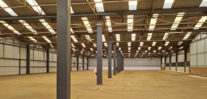 3200m² warehouse with 2000sqm yard, offices, security in Prospecton Industrial. To Rent.
