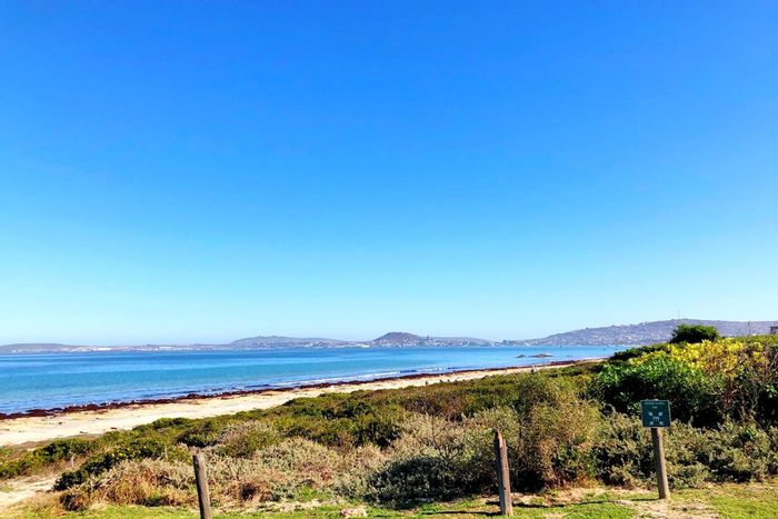 Bluewater Bay House For Sale: 4 beds, sea views, spacious yard, parking for 3.