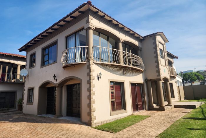 For Sale: House in Jeffreys Bay Central with ocean views, dual-living, and secure estate.