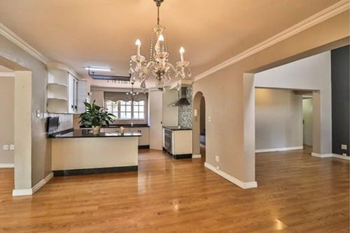 House for Sale in Bedfordview Central: Spacious garden, guest suite, work-from-home option.