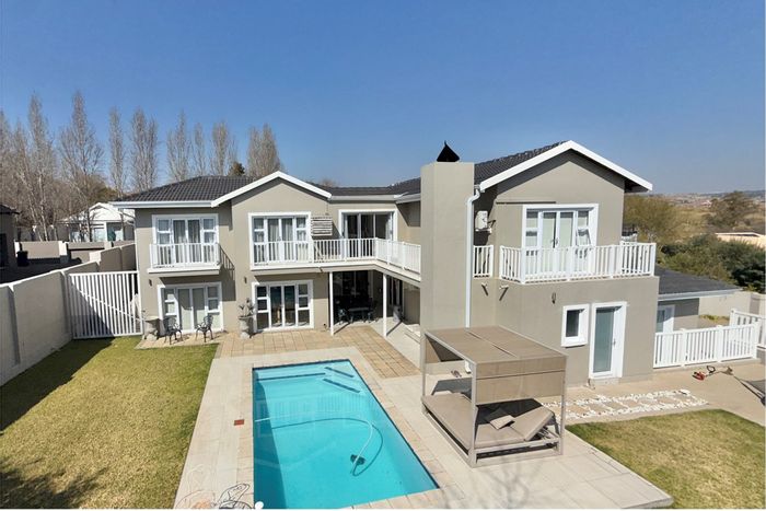 Cedar Creek House For Sale: 5 bedrooms, pool, solar power, secure estate.