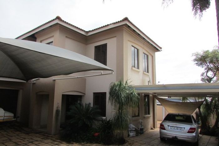 Ninapark House For Sale: 3 bedrooms, pool, tandem garage, secure estate living.