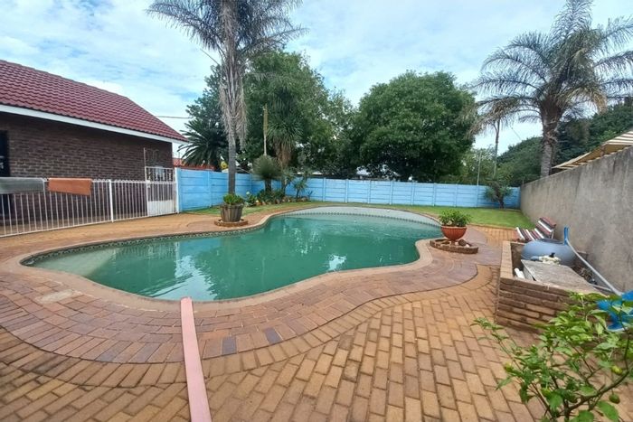 For Sale: Family-friendly 3-bedroom house in Brenthurst with pool and security features.