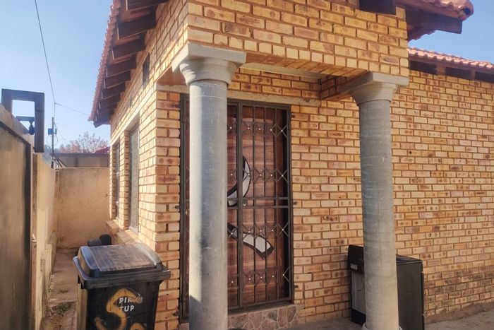 House for Sale in Meadowlands: 2 beds, secure yard, parking, near amenities.