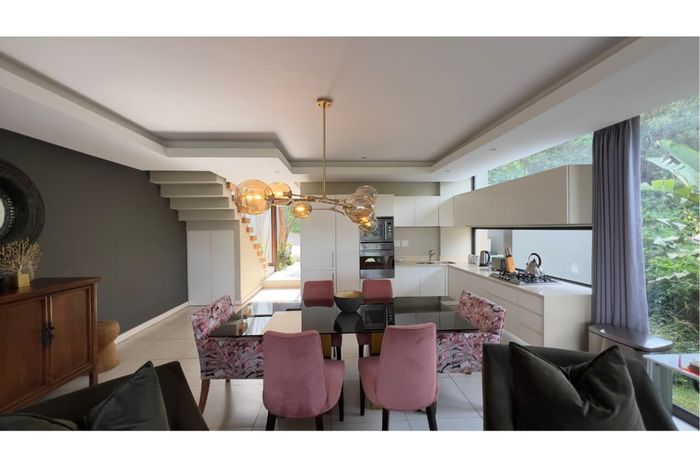 Zimbali House For Sale: 3 Bedrooms, pool access, close to amenities.