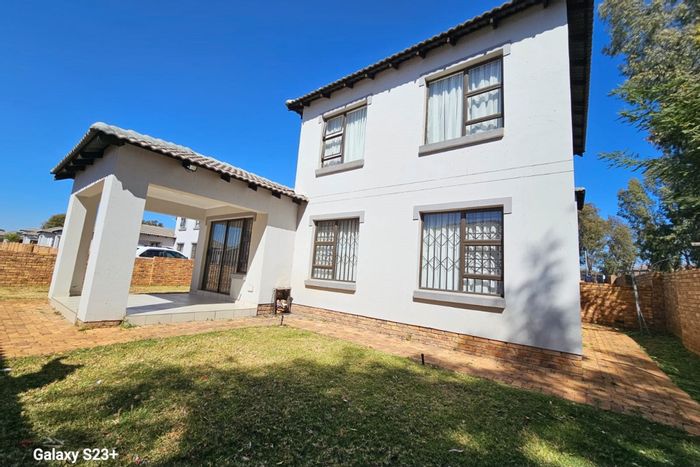 For Sale: House in Chantelle with 4 bedrooms, garden, and secure parking.