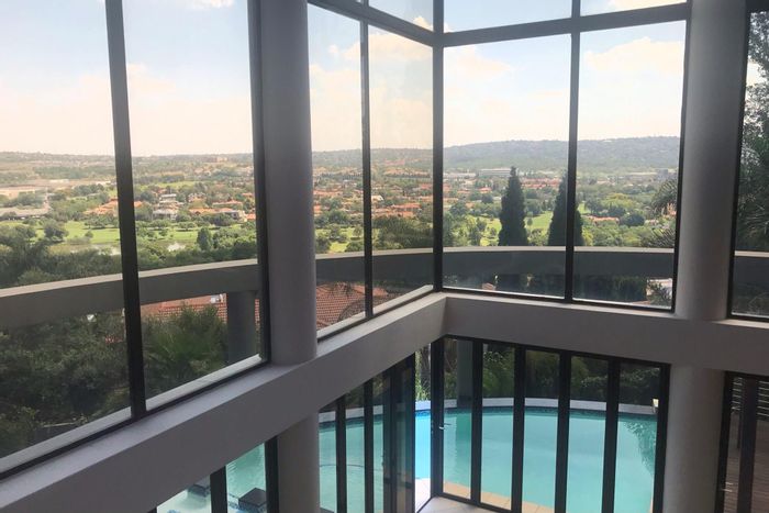 For Sale: 8 Bedroom House in Woodhill Golf Estate with lift, golf access, and security.