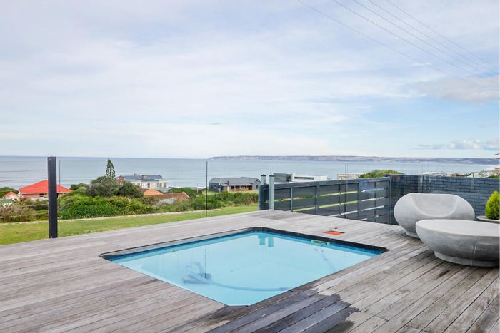 For Sale: House in Reebok with ocean views, pool, and dual master suites.
