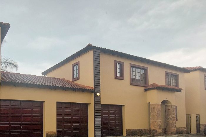 3 Bedroom Townhouse For Sale in Raslouw with 24-hour security and double garage.