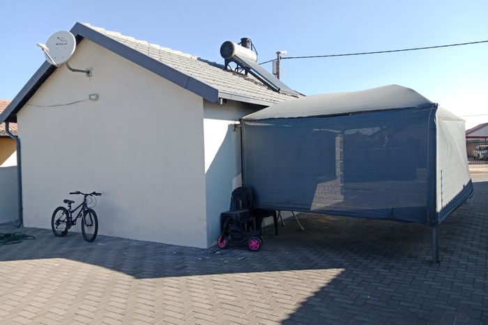2 Bedroom House To Rent in Soshanguve Ext with secure yard and carport.