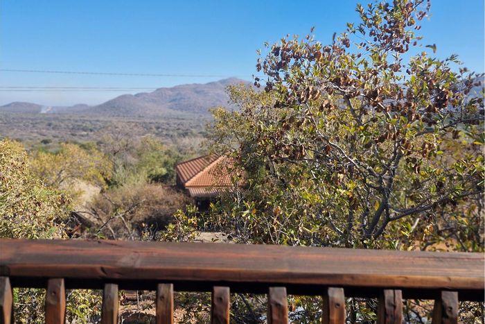 Leeupoort House For Sale: 3 Bedrooms, outdoor entertainment area, pool, and views.