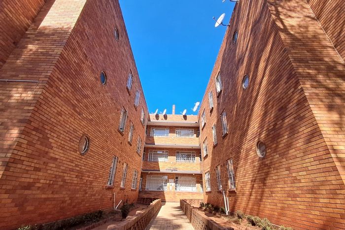 Yeoville Apartment For Sale: Versatile units, prime location, strong rental potential.