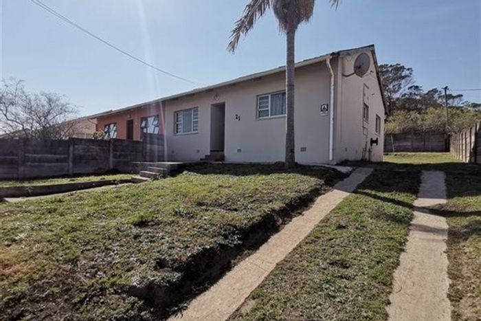 For Sale: House in Stoneydrift with 3 bedrooms, helper's quarters, and security features.